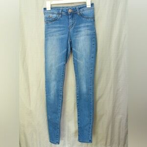 YMI wannabettabutt? Size 3 juniors denim skinny jeans